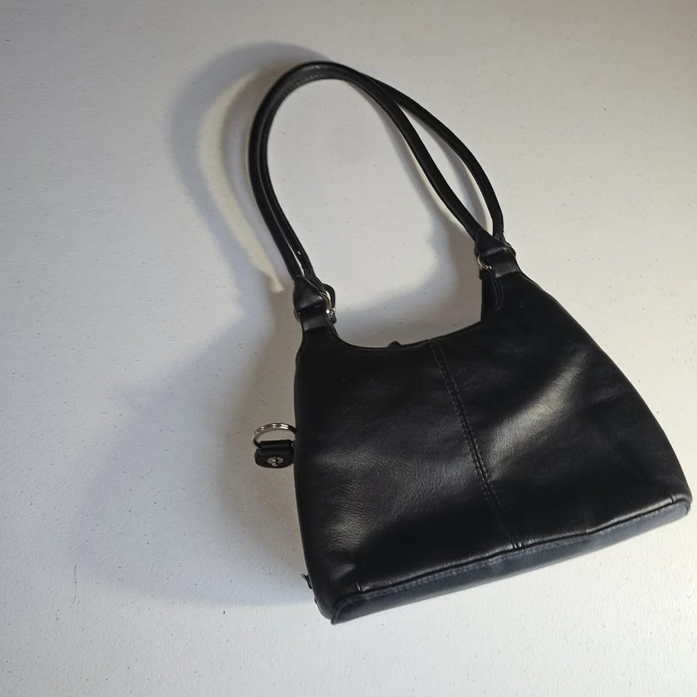 Kounty Black Leather Shoulder Bag - Picture 14 of 16
